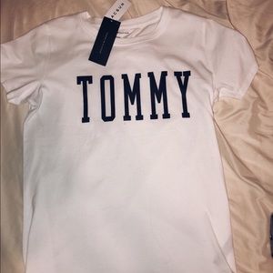 TOMMY HILFIGER t shirt